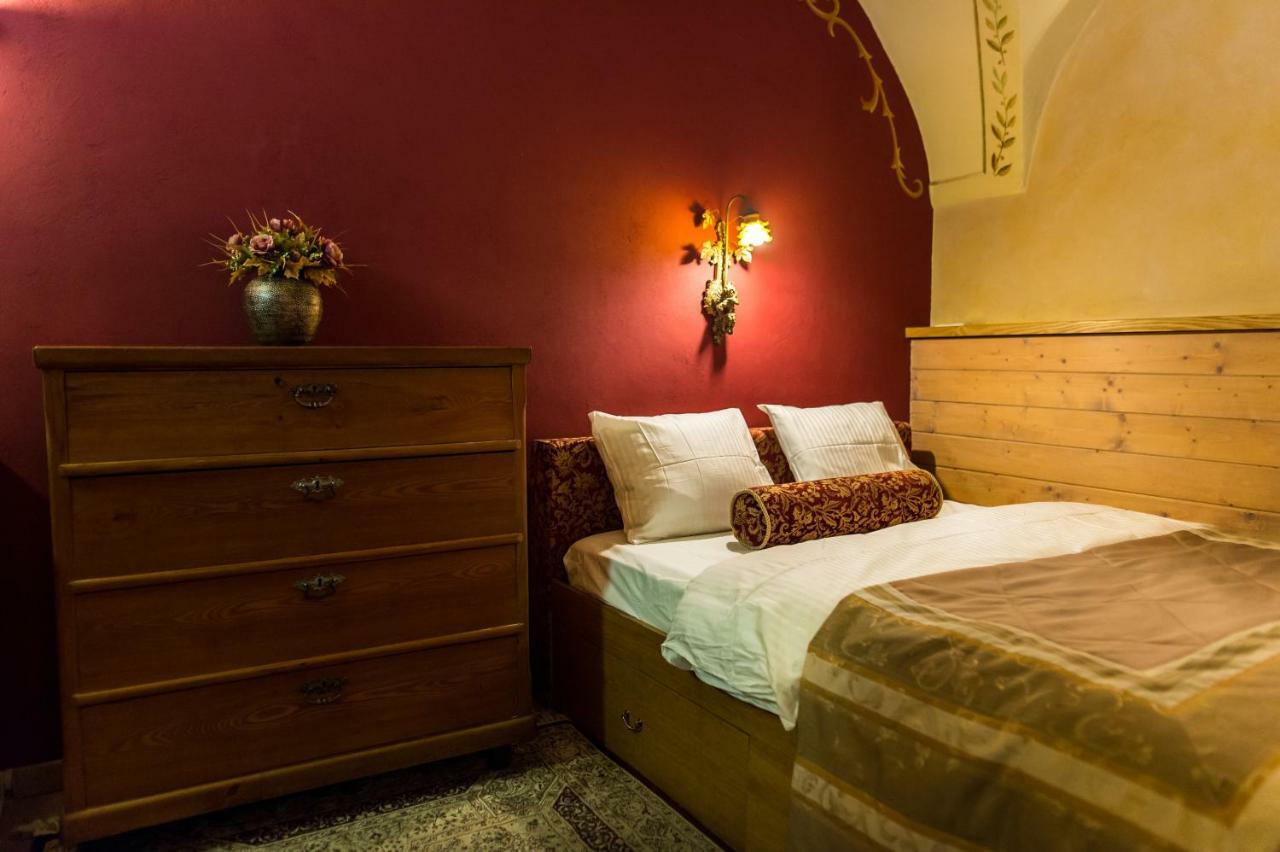 Antique Old Town Studio By Urban Rent Apartman Vilnius Kültér fotó